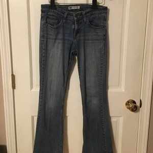 Women's Levi's Jeans